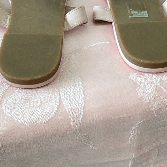 Tory Burch Beige Sandals with Gold Logo - Picture 7 of 8